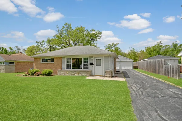 $132,500 | 273 Mohawk Street, Park Forest, IL 60466