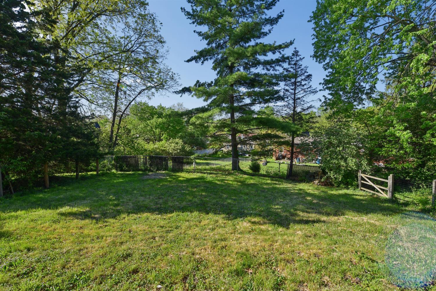 627 Roebling Road Cincinnati, OH 45238 - Photo 38 of 53