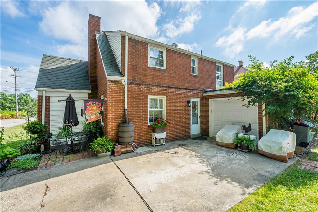 919 Steen Road Bridgeville, PA 15017 - Photo 3 of 21 Gallery Image 3