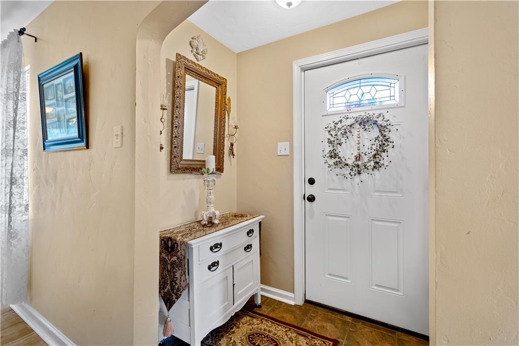 919 Steen Road Bridgeville, PA 15017 - Photo 4 of 21 Gallery Image 4