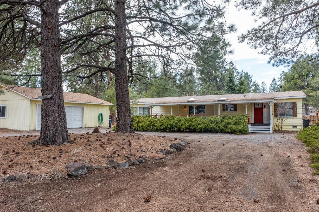 59823 Cheyenne Road Bend, OR 97702 - Photo 23 of 29 Cheyenne 3+2 Home and Garage