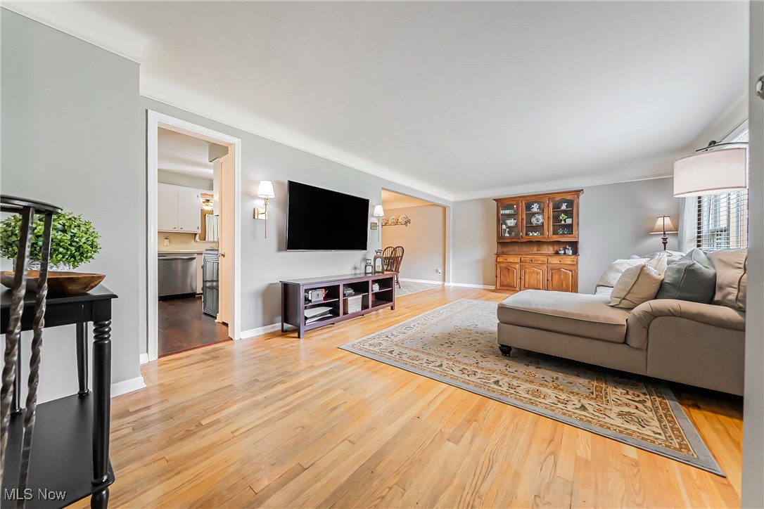 5165 East Farnhurst Road Cleveland, OH 44124 - Photo 2 of 26 Gallery Image 2