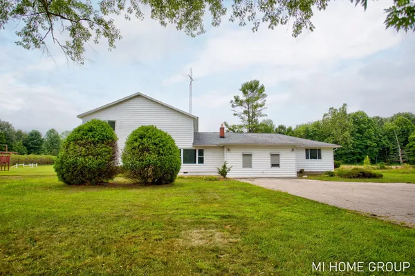 $399,900 | 74721 30th Avenue, Covert, MI 49043