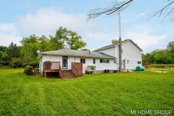 $399,900 | 74721 30th Avenue, Covert, MI 49043