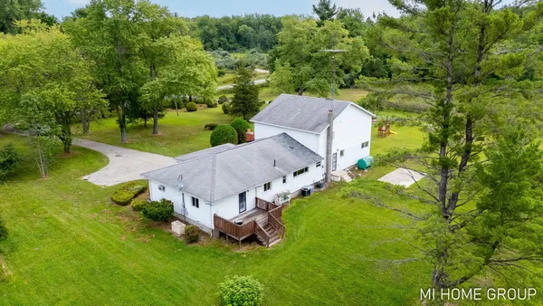 $399,900 | 74721 30th Avenue, Covert, MI 49043