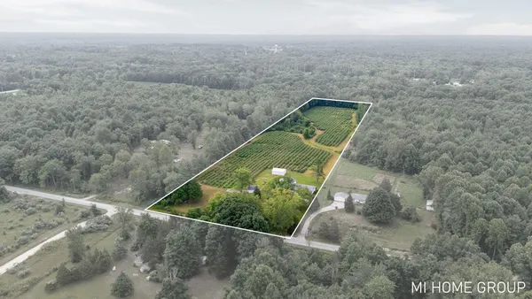 $399,900 | 74721 30th Avenue, Covert, MI 49043