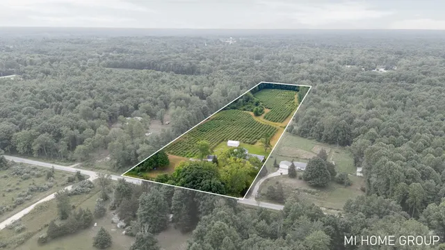 $399,900 | 74721 30th Avenue, Covert, MI 49043