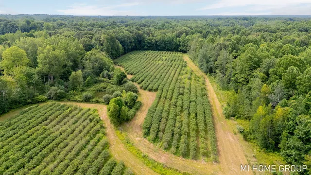 $399,900 | 74721 30th Avenue, Covert, MI 49043