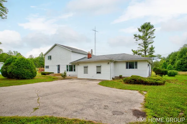 $399,900 | 74721 30th Avenue, Covert, MI 49043