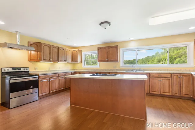 $399,900 | 74721 30th Avenue, Covert, MI 49043