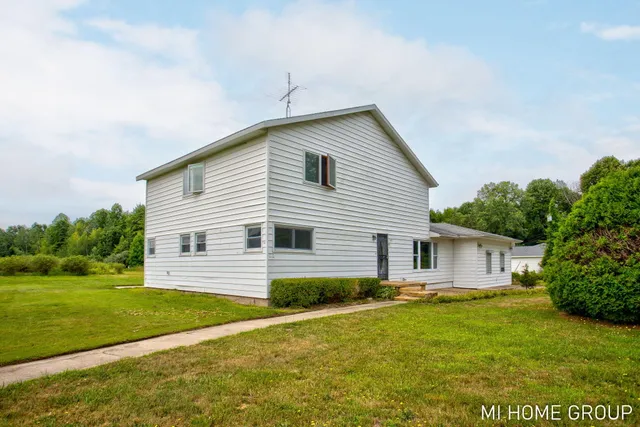 $399,900 | 74721 30th Avenue, Covert, MI 49043
