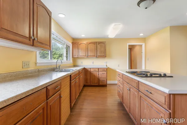 $399,900 | 74721 30th Avenue, Covert, MI 49043