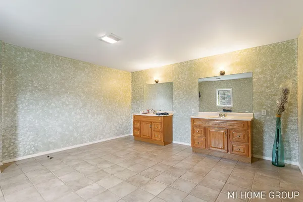 $399,900 | 74721 30th Avenue, Covert, MI 49043