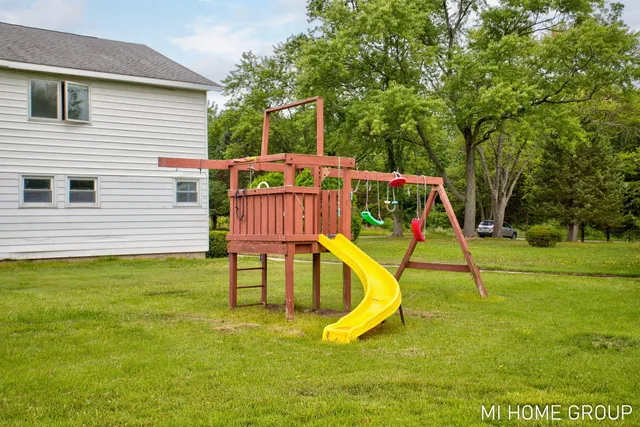 $399,900 | 74721 30th Avenue, Covert, MI 49043