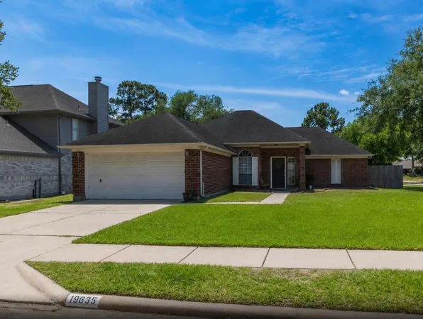 $1,950 | 19635 Vernier Woods Lane, Spring, TX 77379