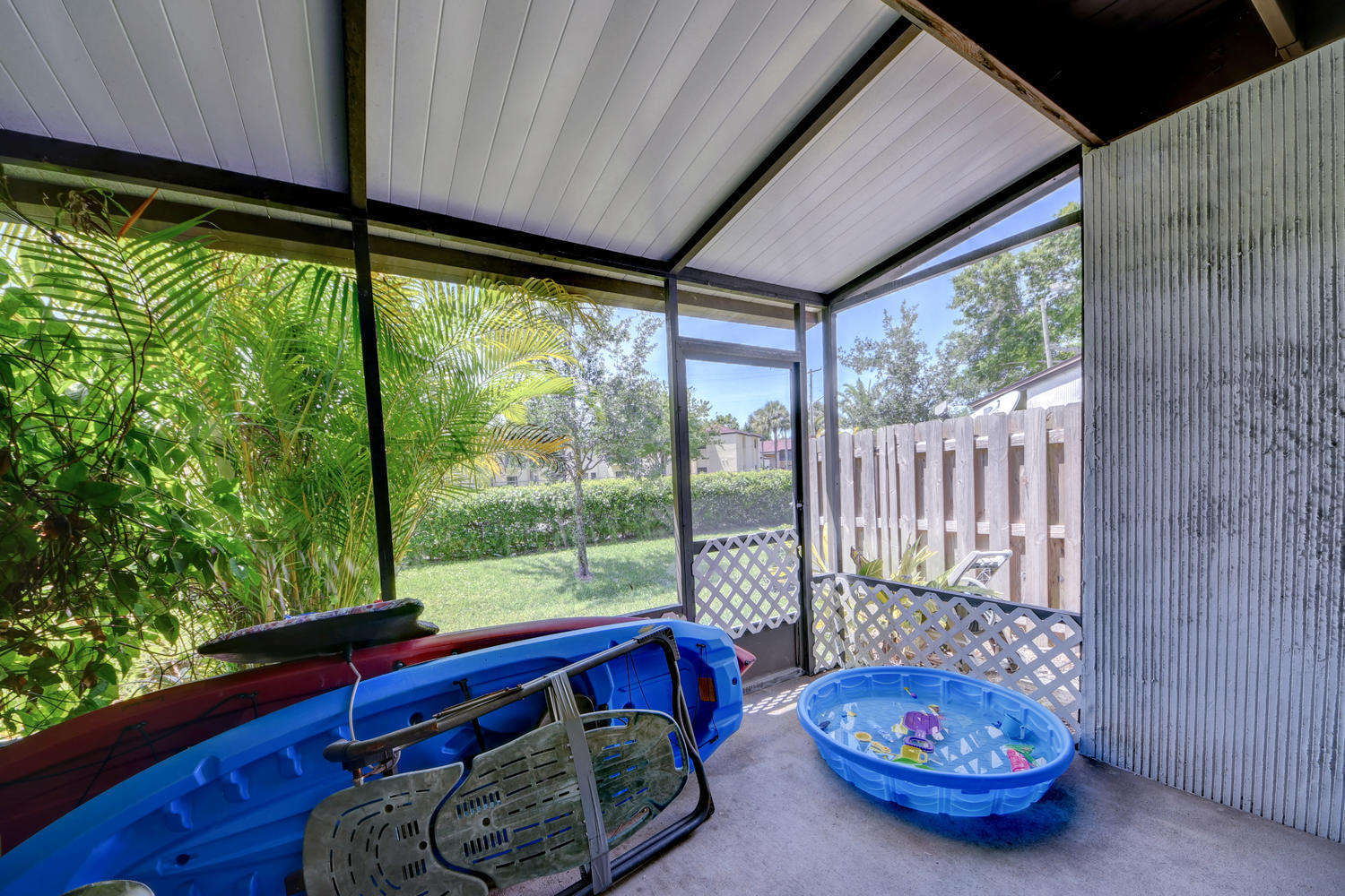 2070 Colonial Road, Unit 3 Fort Pierce, FL 34950 - Photo 28 of 33 2070 Colonial Rd Unit 3 Fort-large-009-0