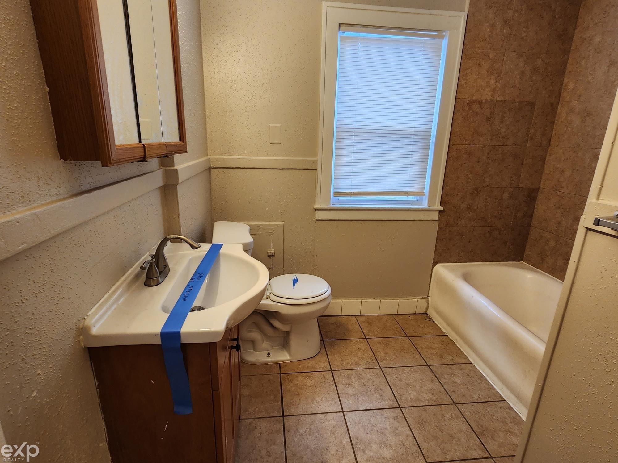 14512 Ashton Road Detroit, MI 48223 - Photo 9 of 21 50115579-8.JPG