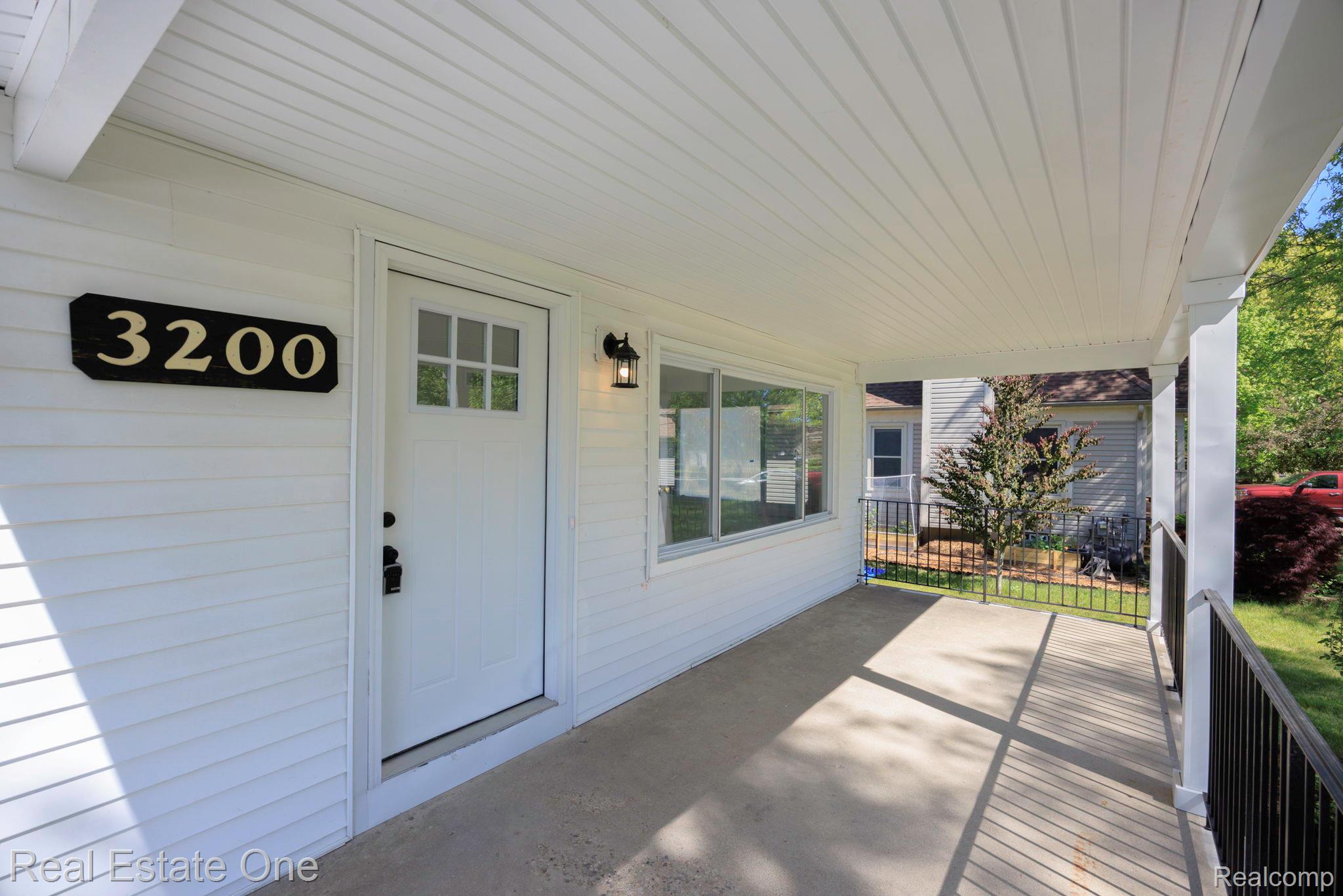 3200 Hessel Avenue Rochester, MI 48307 - Photo 4 of 32 Entrance to property
