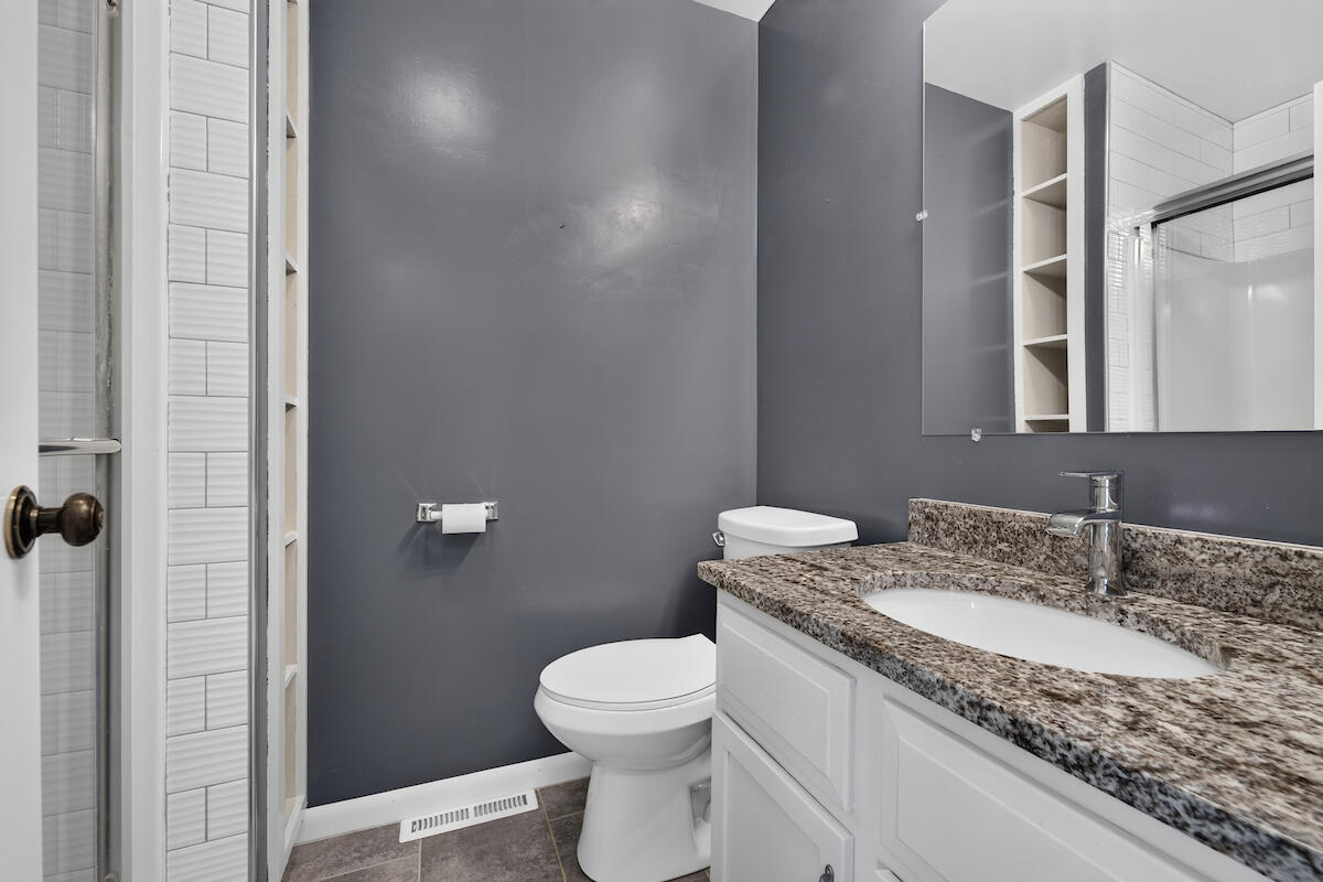 152 Lakefield Court Wind Point, WI 53402 - Photo 21 of 40 Full bath upper