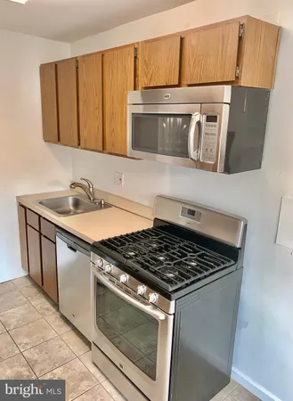 $1,720 | 1300 South Arlington Ridge Road, Unit 205, Arlington, VA 22202