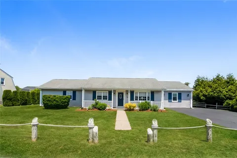 $1,050,000 | 39 Davisville Lane, Narragansett, RI 02882