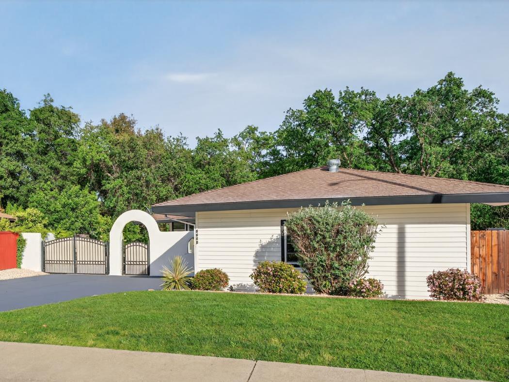 6035 Bryce Way Rocklin, CA 95677 - Photo 3 of 39 a front view of a house with garden