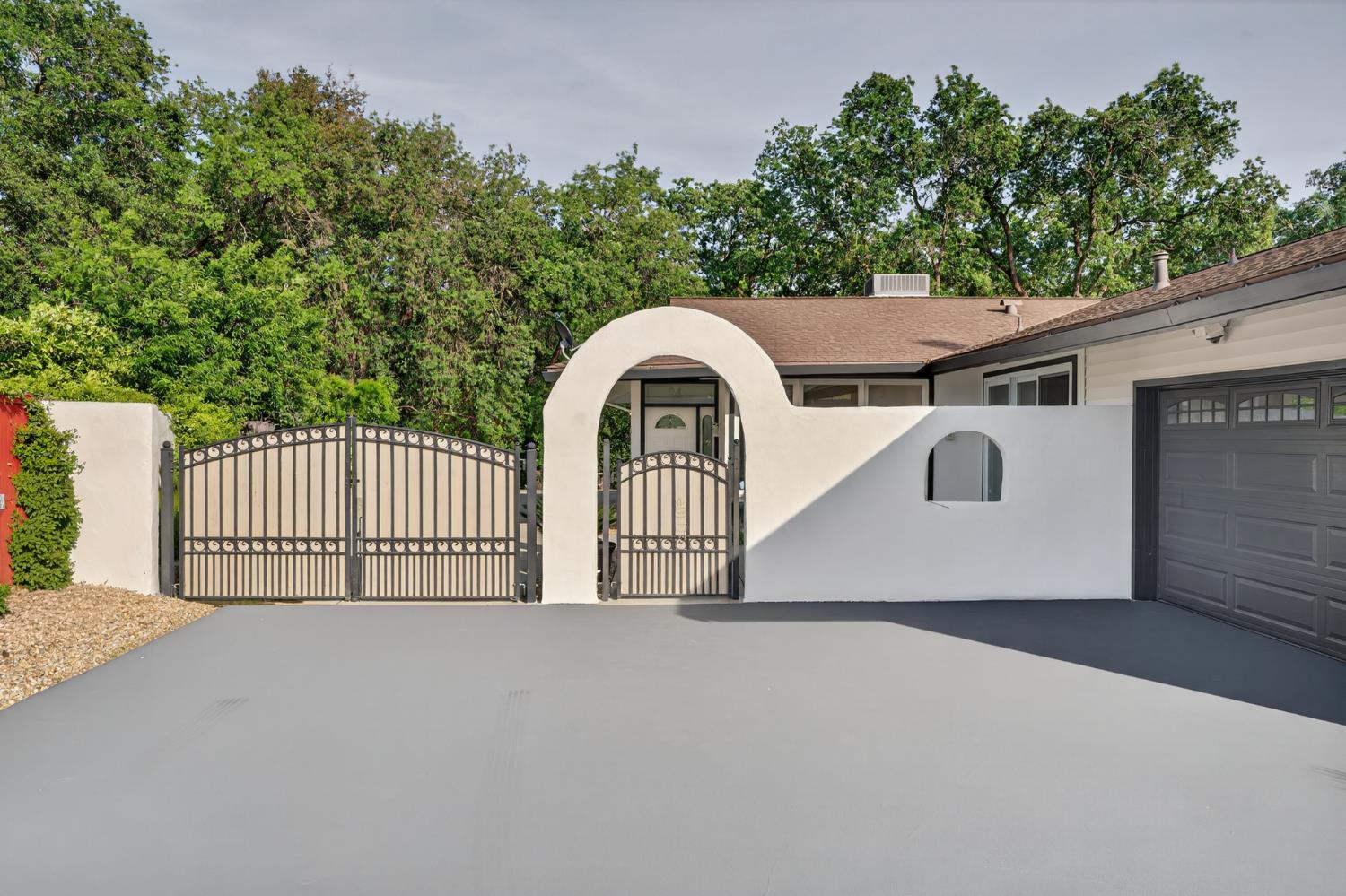6035 Bryce Way Rocklin, CA 95677 - Photo 4 of 39 a view of a house with a balcony