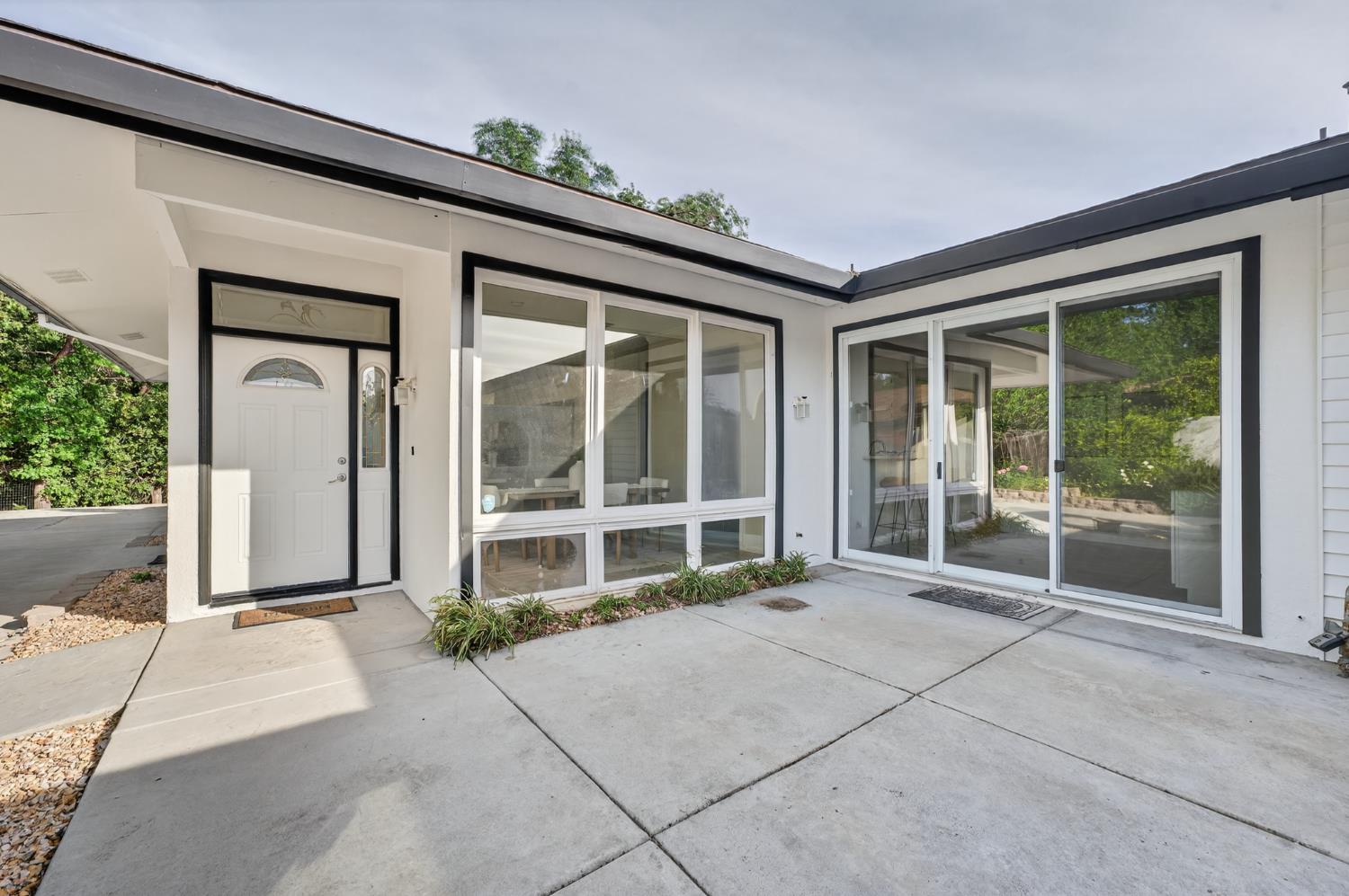 6035 Bryce Way Rocklin, CA 95677 - Photo 5 of 39 a house with a large window vanity and outdoor space