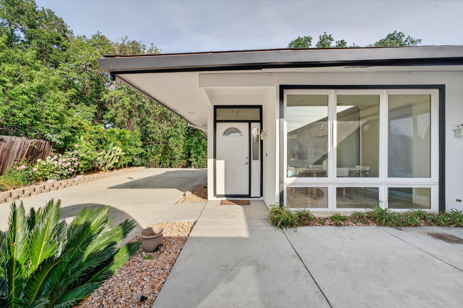 6035 Bryce Way Rocklin, CA 95677 - Photo 6 of 39 a house with a yard and plants