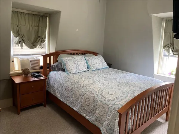 $3,000 | 4 Hammond Street, Unit 5, Newport, RI 02840