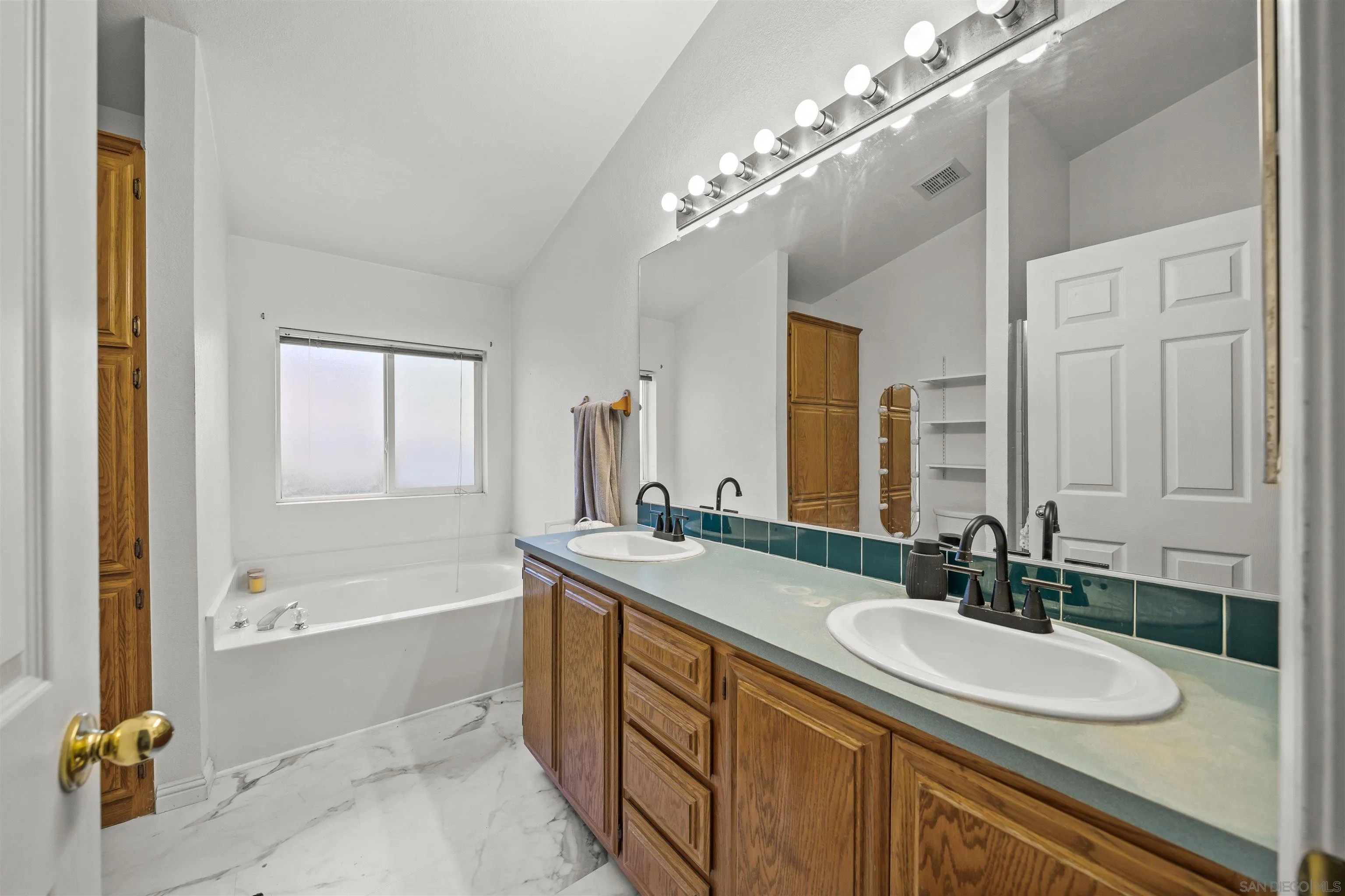 15935 Spring Oaks Road, Unit 82 El Cajon, CA 92021 - Photo 14 of 47 Gallery Image 14