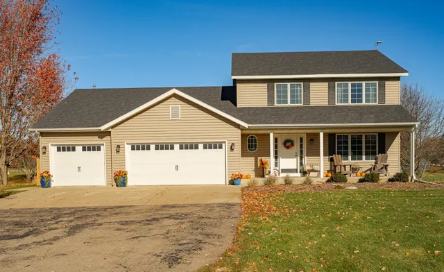 $585,000 | 61528 248th Avenue, Mantorville, MN 55955