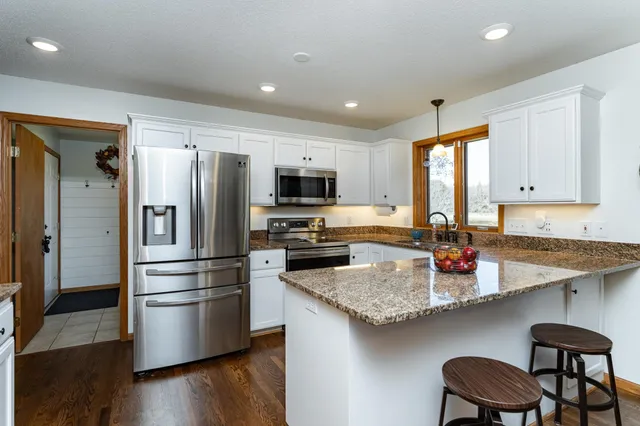 $585,000 | 61528 248th Avenue, Mantorville, MN 55955