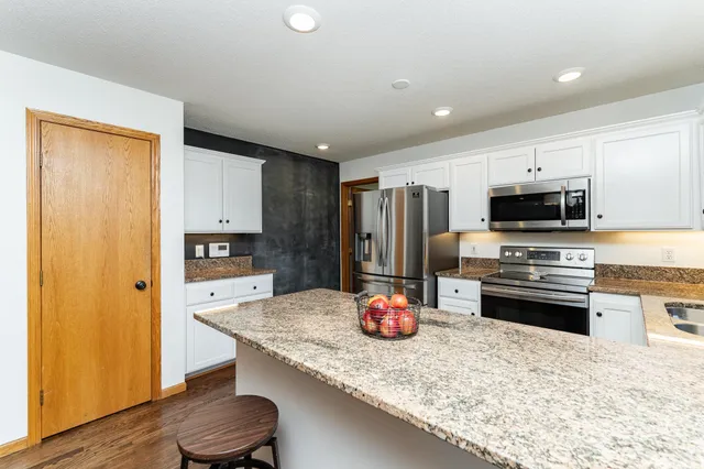 $575,000 | 61528 248th Avenue, Mantorville, MN 55955