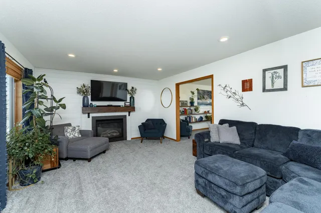 $585,000 | 61528 248th Avenue, Mantorville, MN 55955