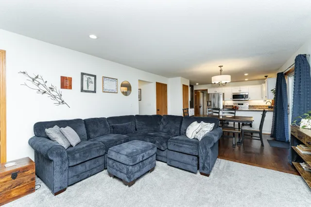 $585,000 | 61528 248th Avenue, Mantorville, MN 55955