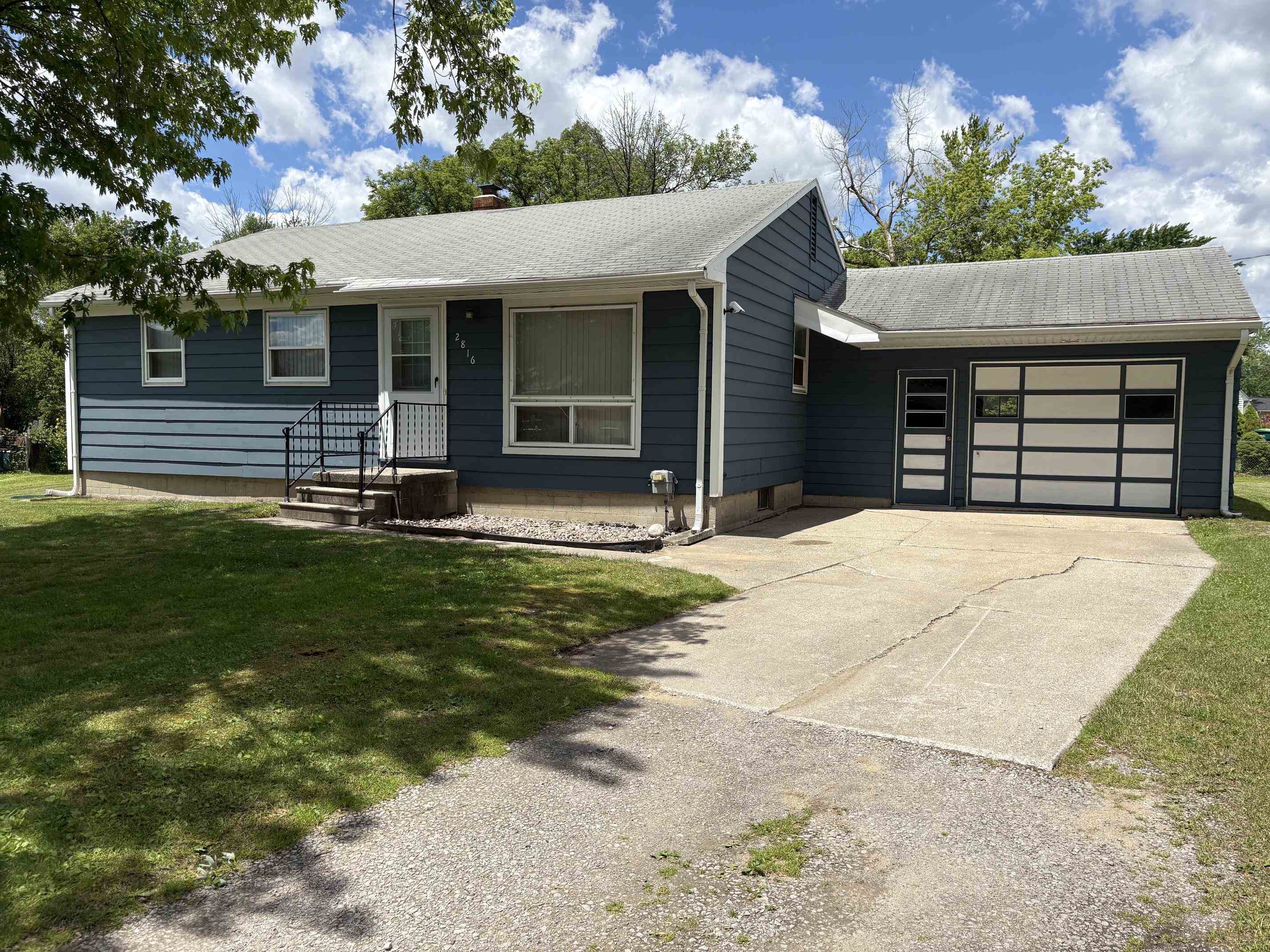 2816 Sarah Court Bay City, MI 48708 - Photo 2 of 27
