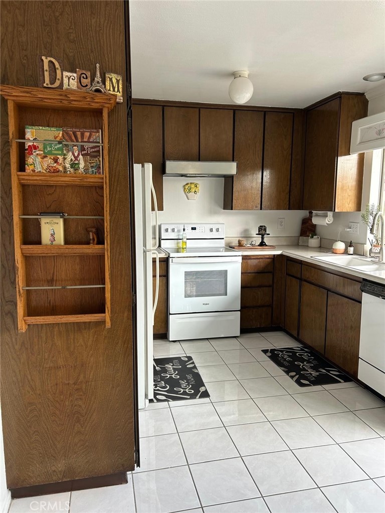 11231 Windemere Way Stanton, CA 90680 - Photo 5 of 16 kitchen photo