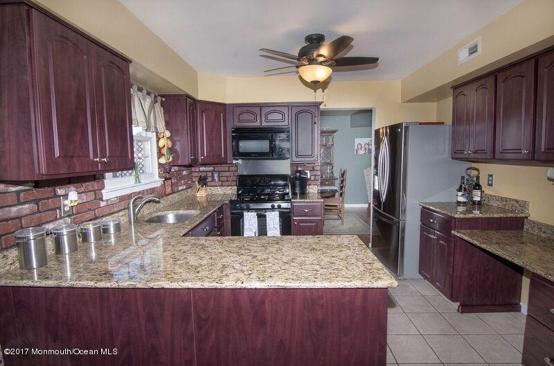 30 Hedgewood Road Howell, NJ 07731 - Photo 7 of 26 8