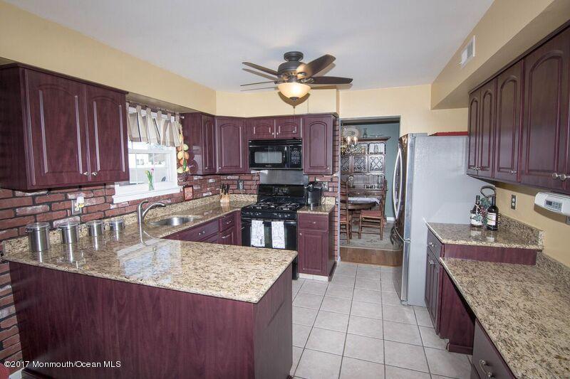 30 Hedgewood Road Howell, NJ 07731 - Photo 8 of 26 9