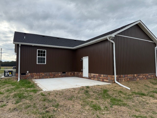 1427 Old Estill Springs Road Tullahoma, TN 37388 - Photo 28 of 44 a backyard of a house with shaded area