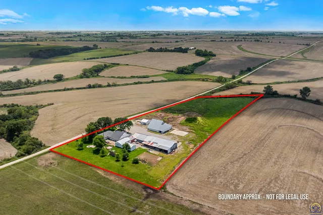 $599,999 | 845 C Street, Centralia, KS 66415