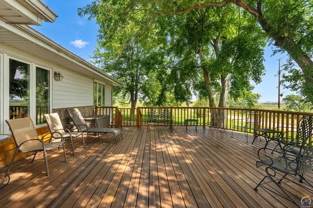 $599,999 | 845 C Street, Centralia, KS 66415