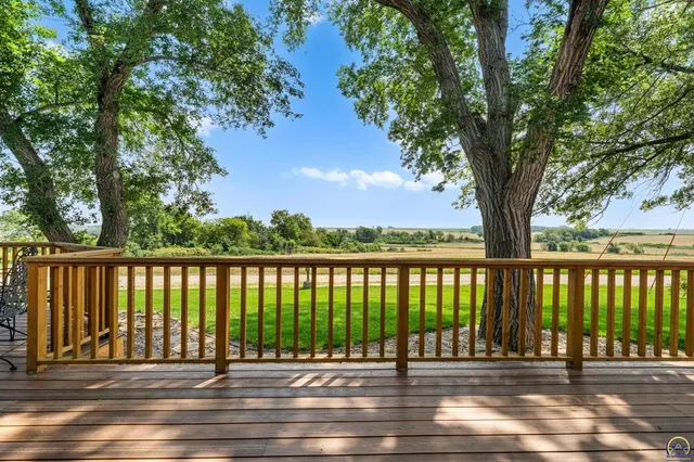 $599,999 | 845 C Street, Centralia, KS 66415