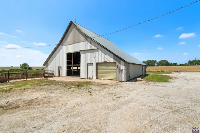 $599,999 | 845 C Street, Centralia, KS 66415