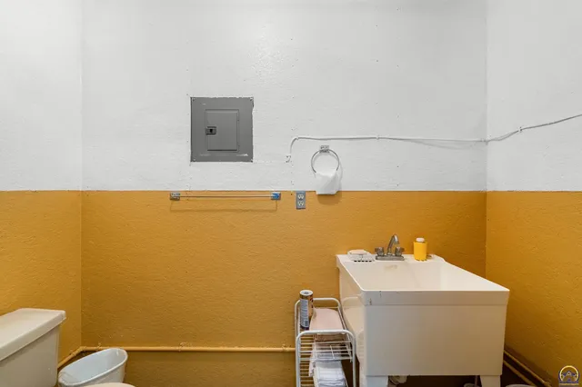 $599,999 | 845 C Street, Centralia, KS 66415