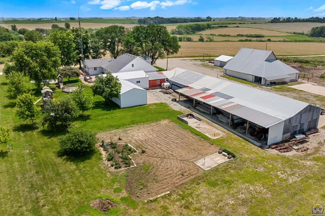 $599,999 | 845 C Street, Centralia, KS 66415