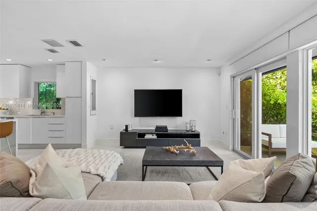 $3,000,000 | 45 Southwest 19th Road, Miami, FL 33129