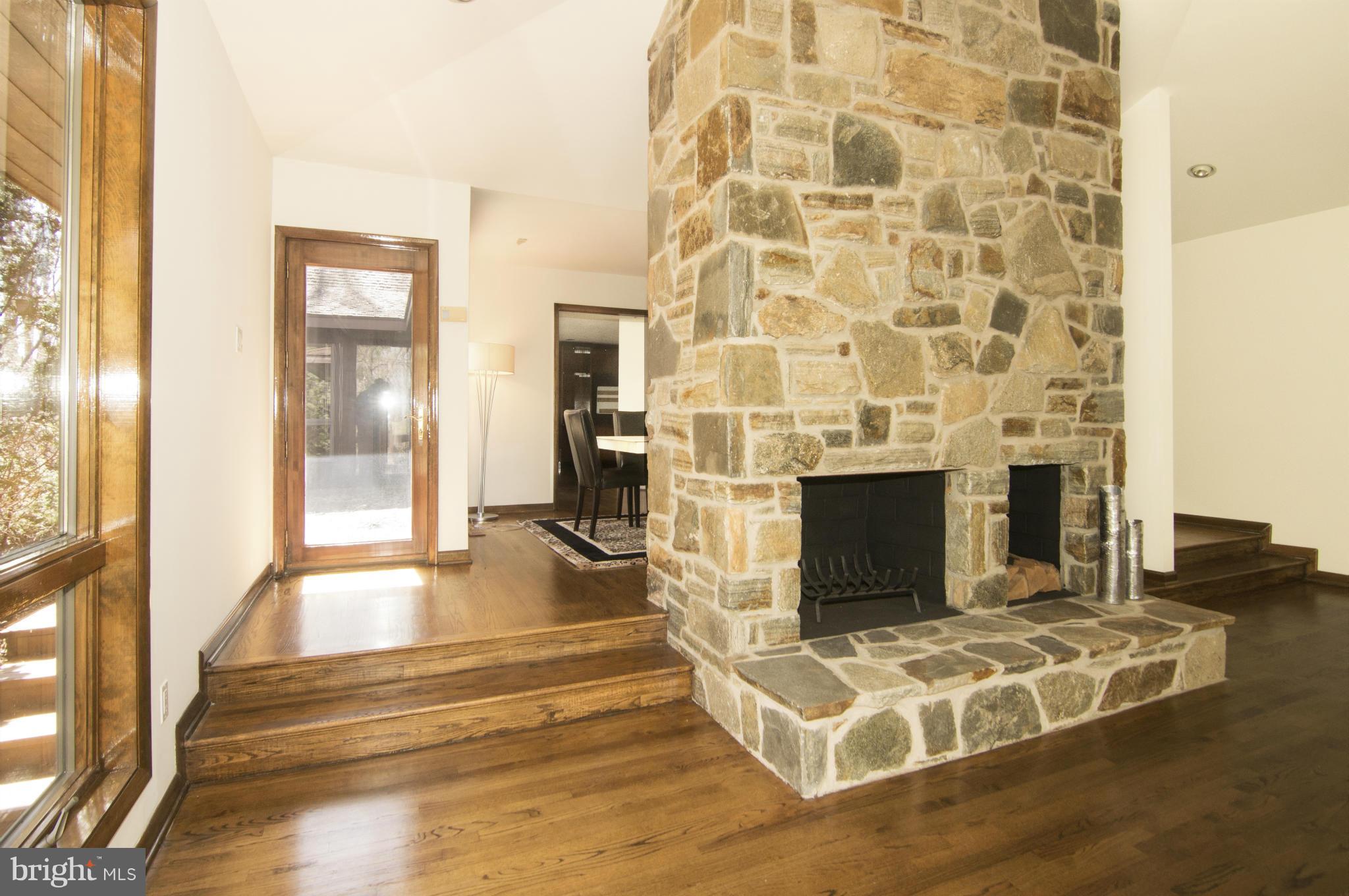 13815 Cuba Road Cockeysville, MD 21030 - Photo 11 of 30 Living Room