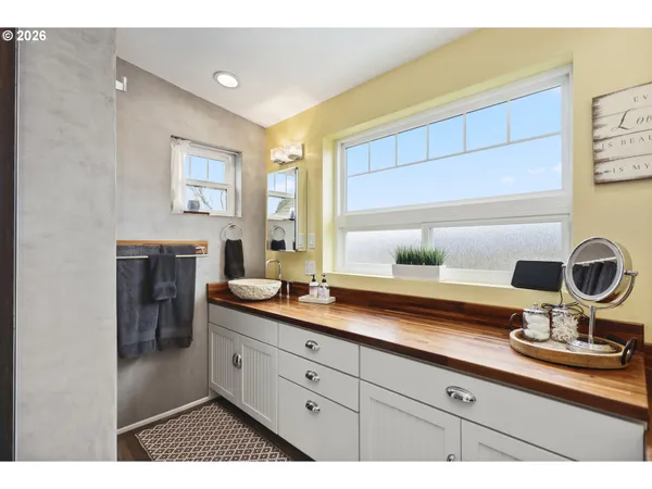 $450,000 | 1625 East 13th Place, The Dalles, OR 97058